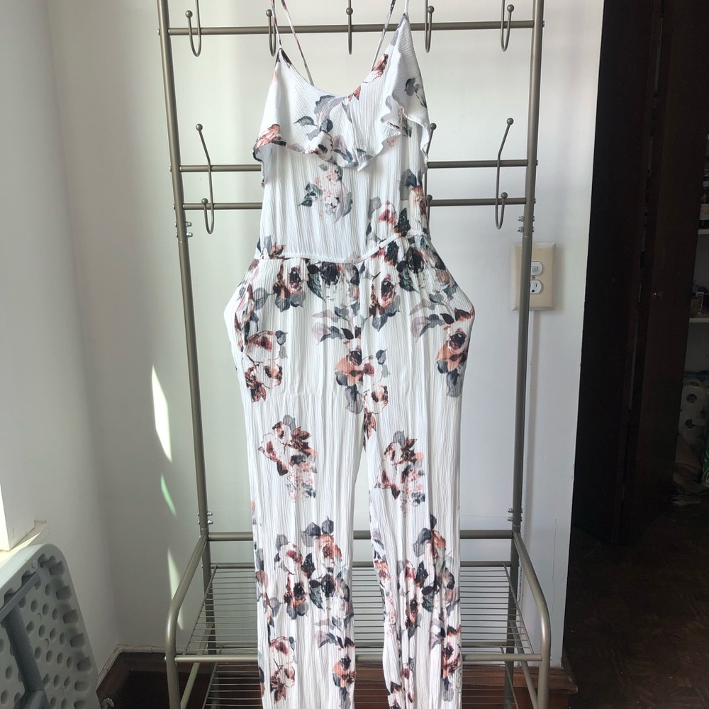 NEVER WORN White floral ruffled jumpsuit